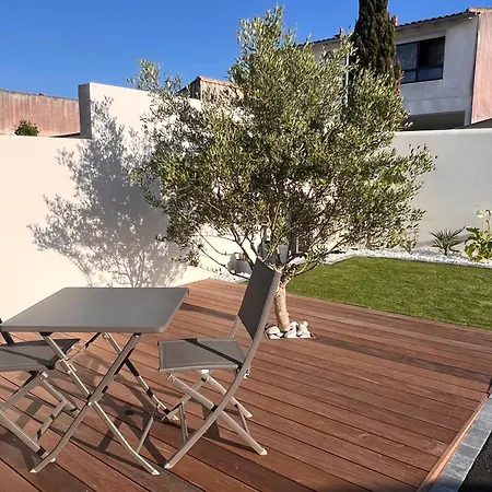 Confort Climatisé Avec Jardinet, En Centre Bourg, Proche Plage, Mer, La Rochelle Et Chatelaillon *
