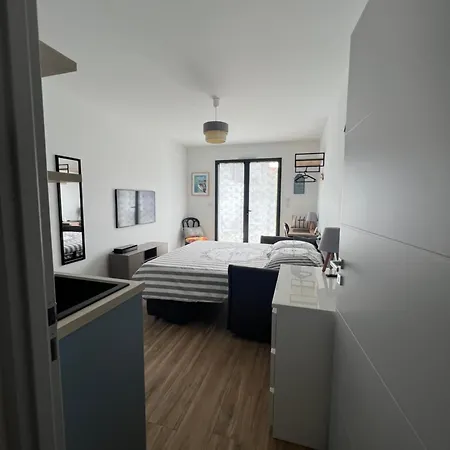 Confort Climatisé Avec Jardinet, En Centre Bourg, Proche Plage, Mer, La Rochelle Et Chatelaillon Appartamento *