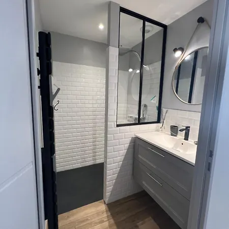 Confort Climatise Avec Jardinet, En Centre Bourg, Proche Plage, Mer, La Rochelle Et Chatelaillon *